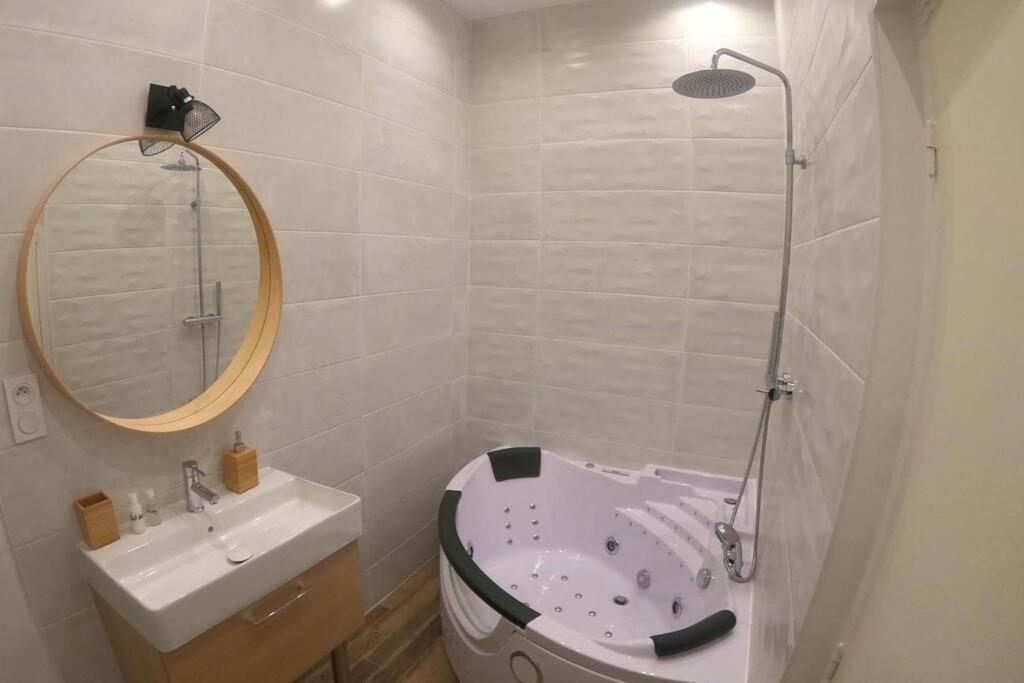 L'Escapade De Lyon, Charpennes, Jacuzzi Et Emplacement Ideal Apartamento Villeurbanne Exterior foto
